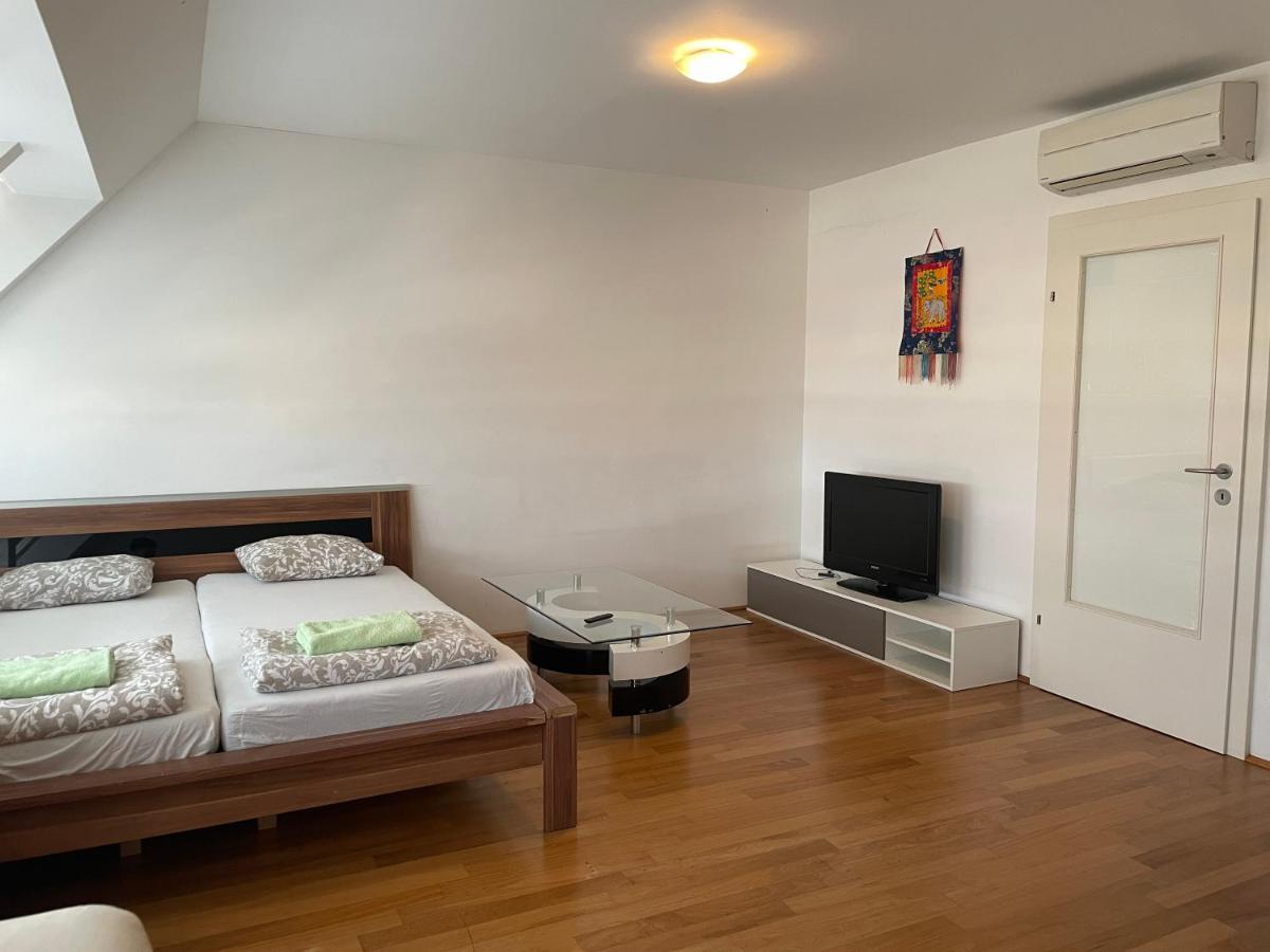 Rooftop Room 2 Wina Bagian luar foto