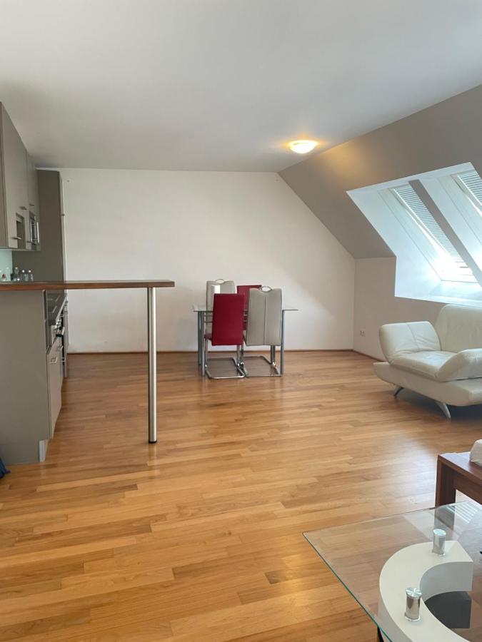 Rooftop Room 2 Wina Bagian luar foto
