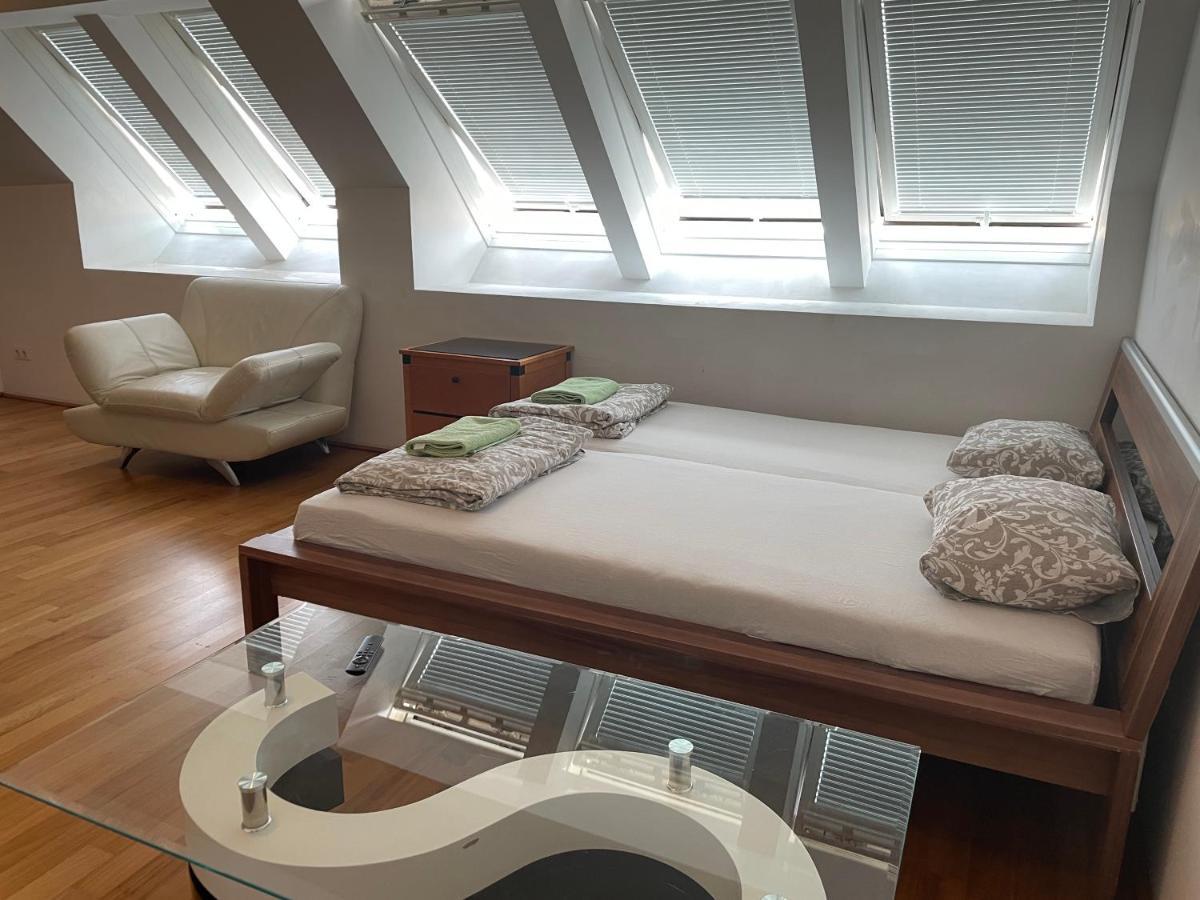 Rooftop Room 2 Wina Bagian luar foto
