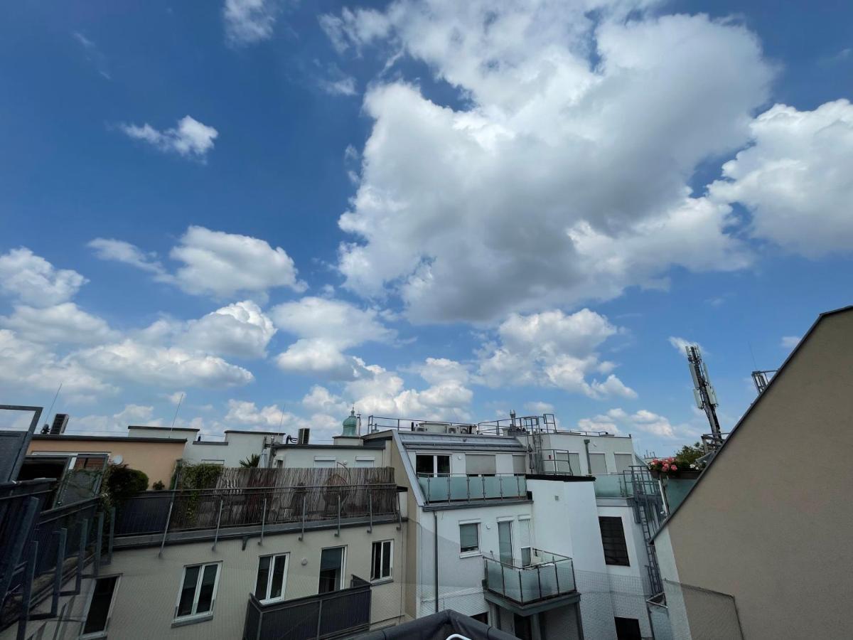 Rooftop Room 2 Wina Bagian luar foto